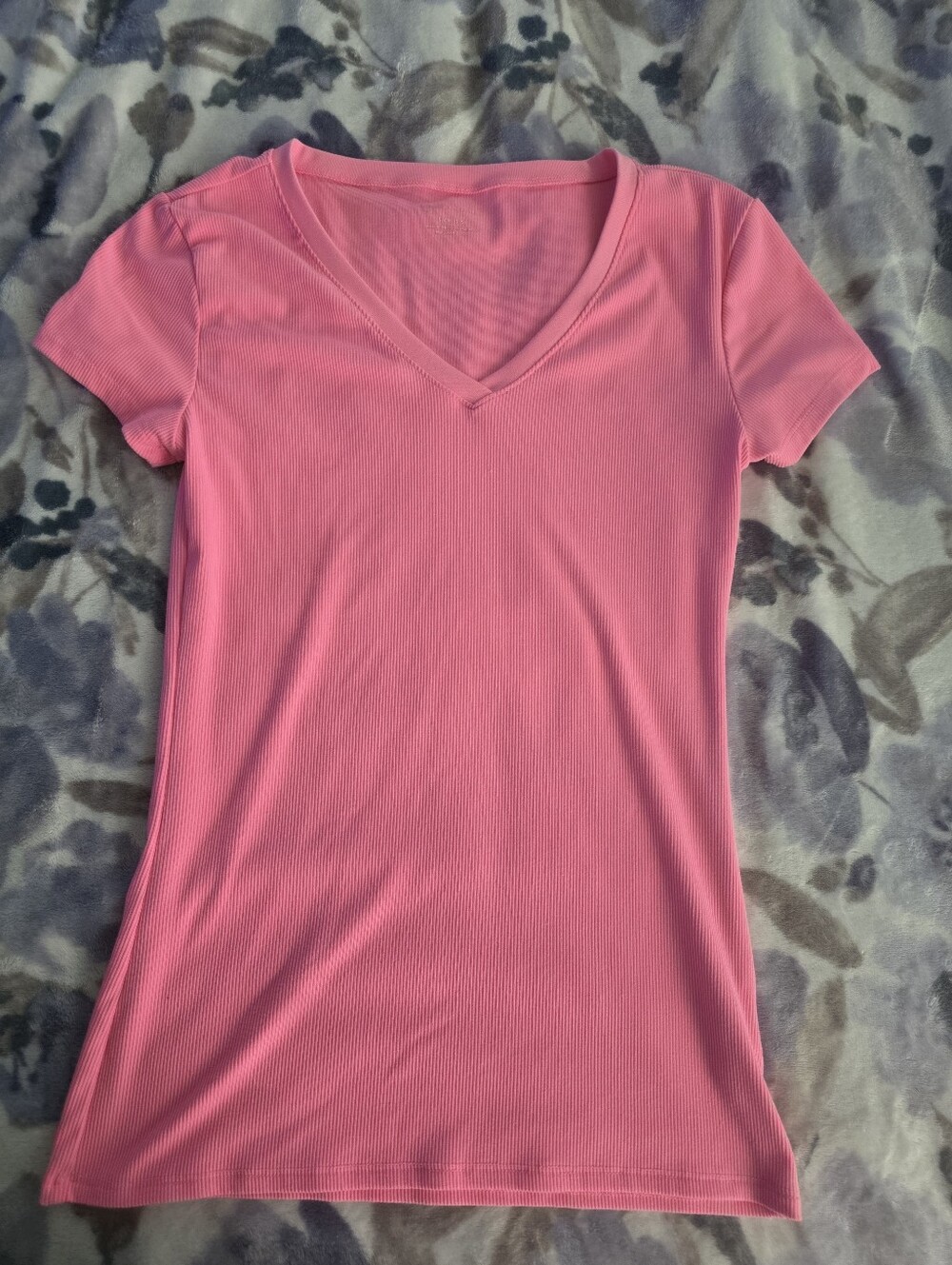 Women’s V-Neck Short Sleeve Tee - Pink